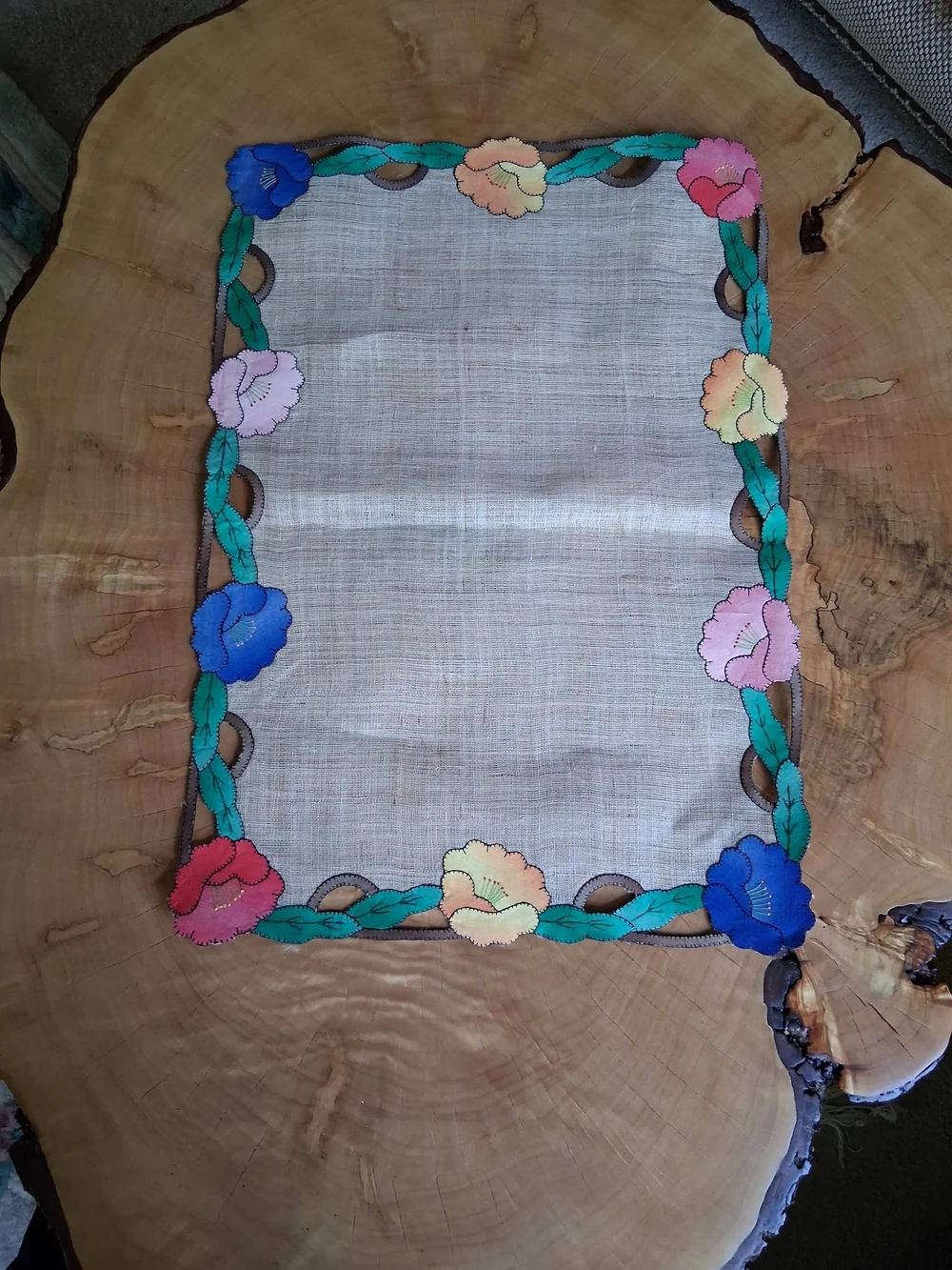 🌸🌼 Floral Appliqué Linen Placemats Set of 4